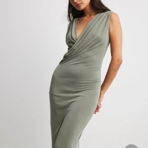 Klänning  - En klänning från NAKD prislapp kvar. Skriv vid intresse eller frågor❤️