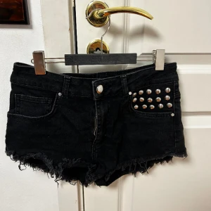 Bik Bok shorts - Shortsen är i storlek S från Bik Bok   Frakt kostar men att mötas upp i Uppsala är gratis