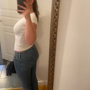 jeans - Skitnsygga low waist bootcut jeans från zara. Kommer tyvärr inte till användning. 219 kr + 80kr frakt💕