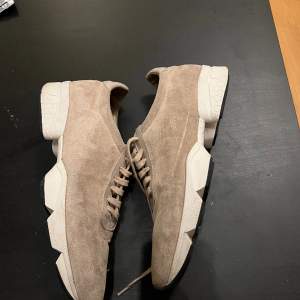 Axel arigato skor, fräscha och prisvärda, ny pris 3400 köpta 2019