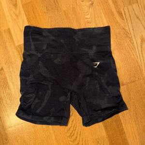 Gymshark shorts i storlek S. Svarta. Mycket fint skick