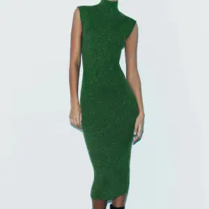 Säljer denna snygga glittriga klänningen perfekt inför nyår💚