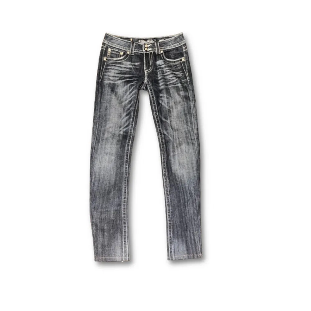 Blå miss me jeans, skriv för mått eller andra frågor. inga defekter och i storlek 29.. Jeans & Byxor.