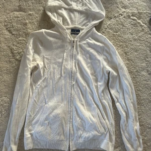 Kofta Gant - Söt vit kofta från Gant i storlek XS💗