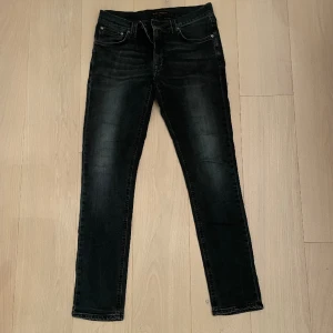 Jeans - Ett par Nudie jeans i regular fit, 32/33.