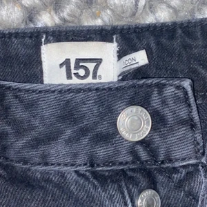 Raka mid waist jeans - Raka svarta jeans