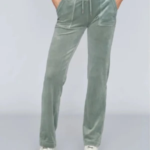 Juicy couture byxor  - Säljer mina fina juicy couture byxor, originalpris 1200kr och i nyskick. Endast haft dem några månader