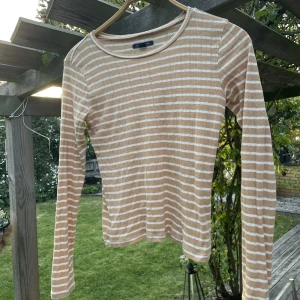 Långärmad tröja - Randig från American Eagle 