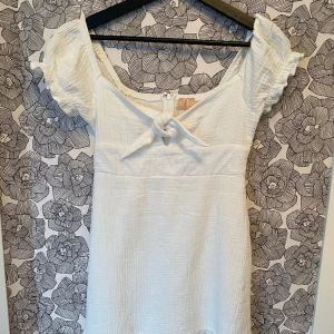 Vit klänning - Perfekt som studentklänning 