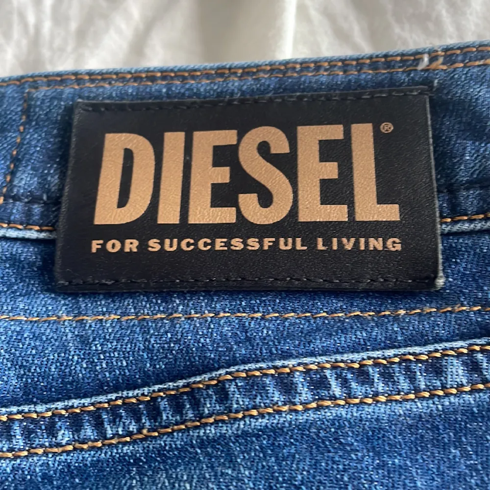 Diesel bootcut jeans w34 l30 nyskick  95cm ytterbenslängd  70cm innerbenslängd  93cm midja . Jeans & Byxor.