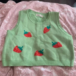 Stickad grön blus  - Denna har jag köpt av min kompis men är typ inte använd😅 