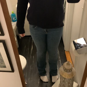 Lågmidjade bootcut jeans - Lågmidjade bootcut jeans från zara. Endast använda några få gånger.