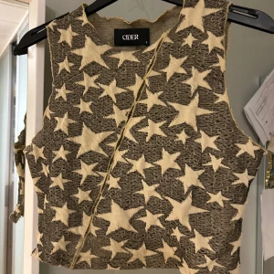 Topp med sjärnor  - Cool topp från cider, aldrig använd 