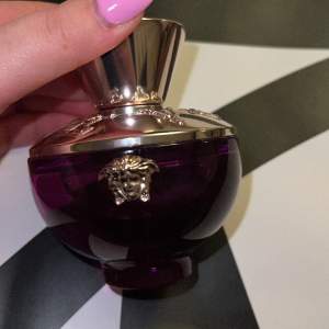 Dylan Purple Eau de parfym från Versace, 100ml oanvänd 
