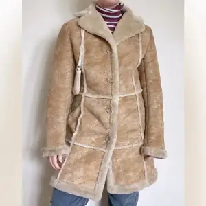Jätte fin vinter kappa/jacka i konstmatrial✨ storlek 34✨ Vintage