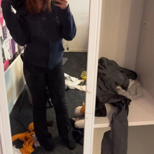 En jätte fin tröja,knappt använt. - Den e i storlek ”XS” Nike kofta. Den e lite lite liten o den passar inte bra. 