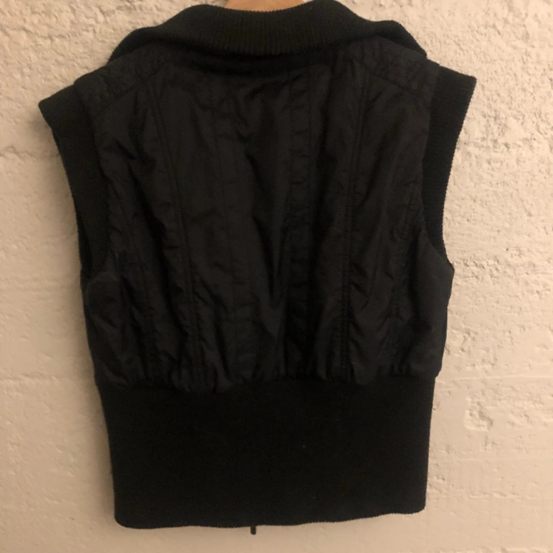 Väst med rosa text - 90