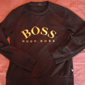Hugo Boss sweatshirt - Inga skador eller märken på tröjan. Pris kan diskuteras.