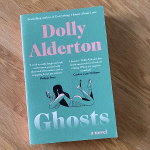 Ghosts - Dolly Alderton - Engelsk bok, läst en gång. Stor paperback.  (Nypris 200kr)