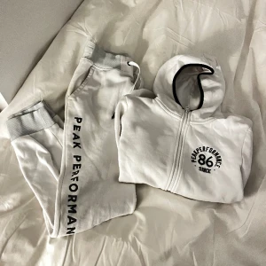 Peak Performance mjukisset - Mjukisset från Peak Performance i strl S