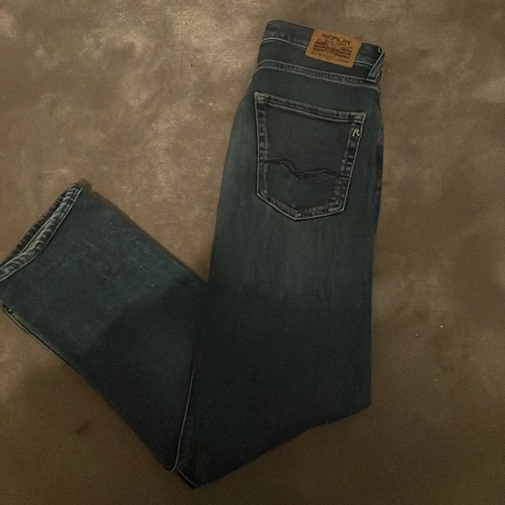 Storlek 164 då det är barn jeans Nypris 1000kr  Aldrig använda, passformen är slim! Vid minsta fundering hör av dig!. Jeans & Byxor.