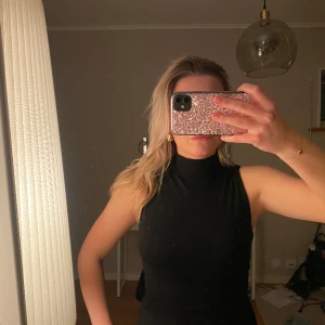 Polo fest topp - Superbra skick!! Lapparna avklippta men den är från H&M!!🥰💗