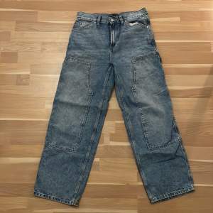 Jeans från asos i storlek 28/32