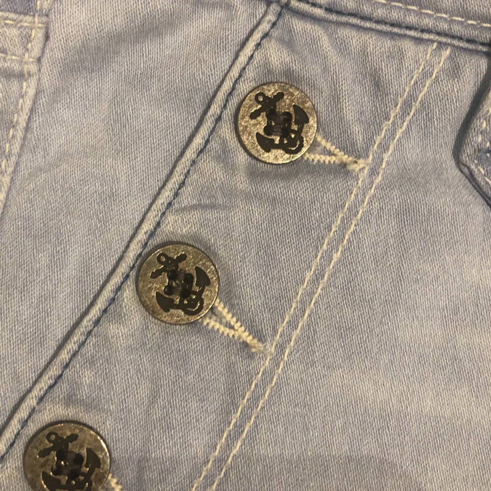 jeans med seglarstil… bootcut & lowaist 🛥️ unika med snygga detaljer 🌸🫶🏻W 28 L 32 ❤️. Jeans & Byxor.