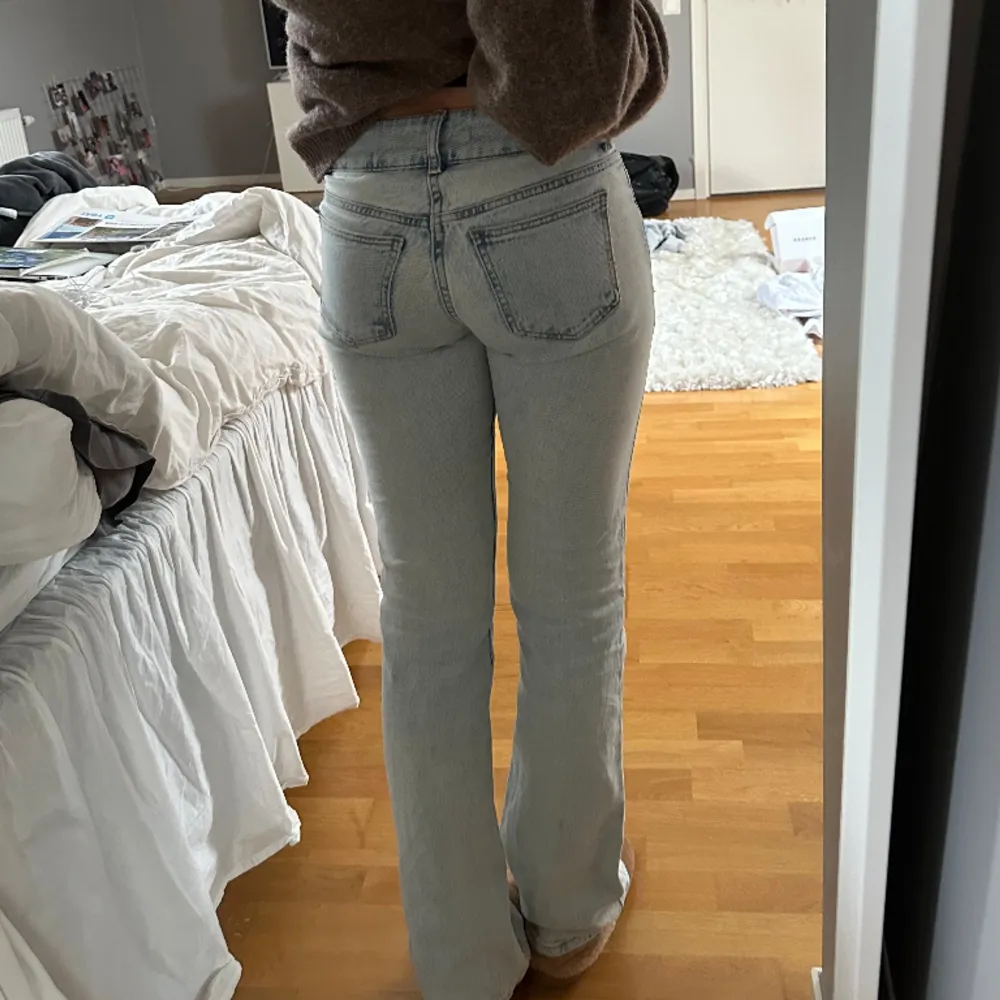 Så fina jeans från pull&bear🤍 storlek 34. Jeans & Byxor.