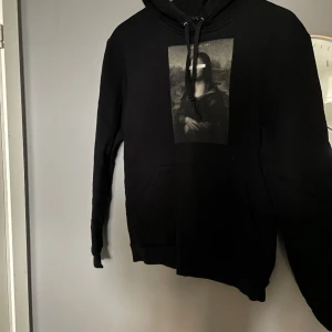 The cool elephant hoodie  - Super fin drunk elephant hoodie. Säljer då jag behöver pengar. Älskar Hoodien och har använts runt 5 gånger. Alltså i riktigt bra skick. Priset går att diskutera. Den är i storlek S.