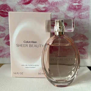 Parfym🌺 - Säljer Sheer Beauty Calvin Klein parfymen då jag bara har testad den! Doften kan man se på tredje bilden. Skriv gärna frågor privat🫶💕