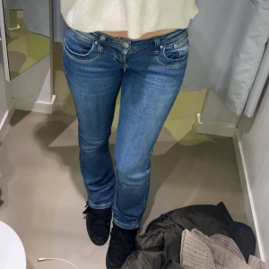 LTB jeans - Säljer mina favorit jeans från ltb, lågmidjade 💕 i jättebra skick, säljer pga att jag har fler jeans som jag använder mer❤️Jätte fina och bekväma jeans