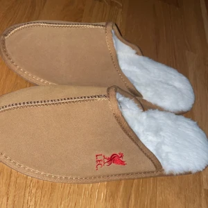 Liverpool tofflor - .