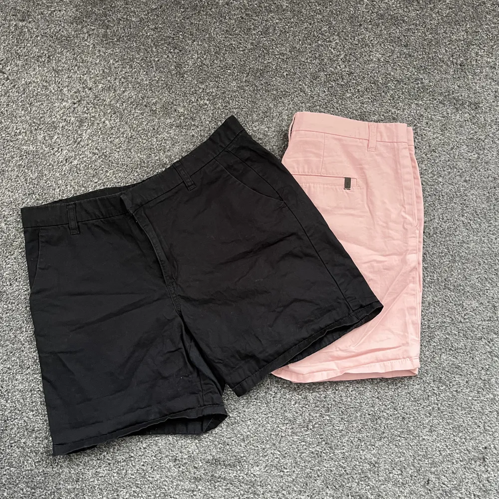 Dessa shorts kostar 150kr styck!💌 säljer dessa för att de inte kommer till användning!🤗 de rosa är använda 2 ggr och de svarta ca 5 ggr men är i bra skick!💫 frakten får man stå för själv!💗. Shorts.