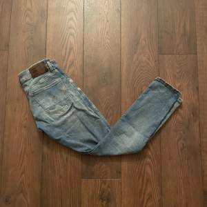 Säljer nu dessa schyssta jeans från G-Star raw i modellen ”skinny”. Tveka inte att kontakta mig vid eventuella frågor 🙌Priset är självklart förhandlingsbart!