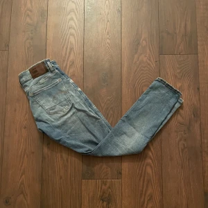 G-Star Raw Jeans - Säljer nu dessa schyssta jeans från G-Star raw i modellen ”skinny”. Tveka inte att kontakta mig vid eventuella frågor 🙌Priset är självklart förhandlingsbart!