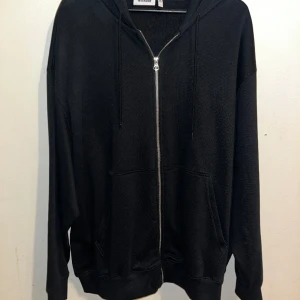 Weekday hoodie - Ny weekday hoodie  Svart, storlek: Large