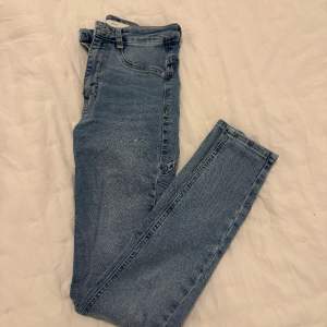 Skinny jeans ”Molly” från Gina Tricot i stl S. Fint skick.