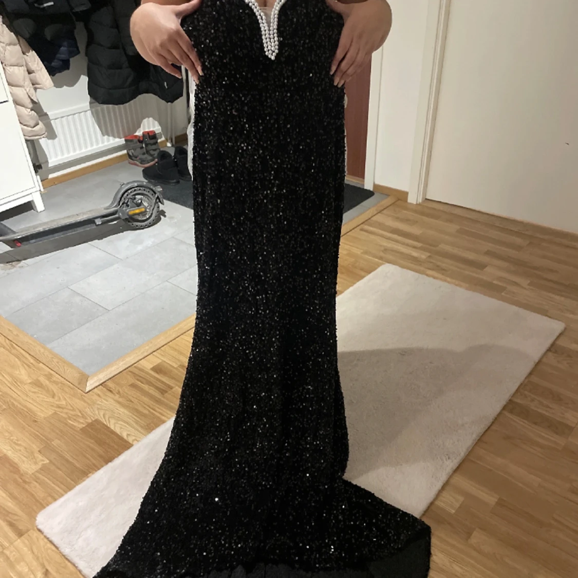 Den här kläningen e använd en gång och är helt ny  - 91