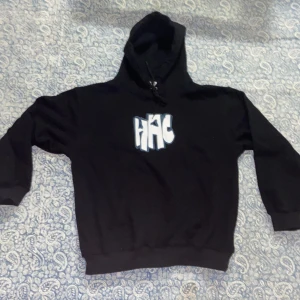 Harlaut hoodie - Helt ny riktigt najs passform Storlek large men sitter med som en baggy medium  