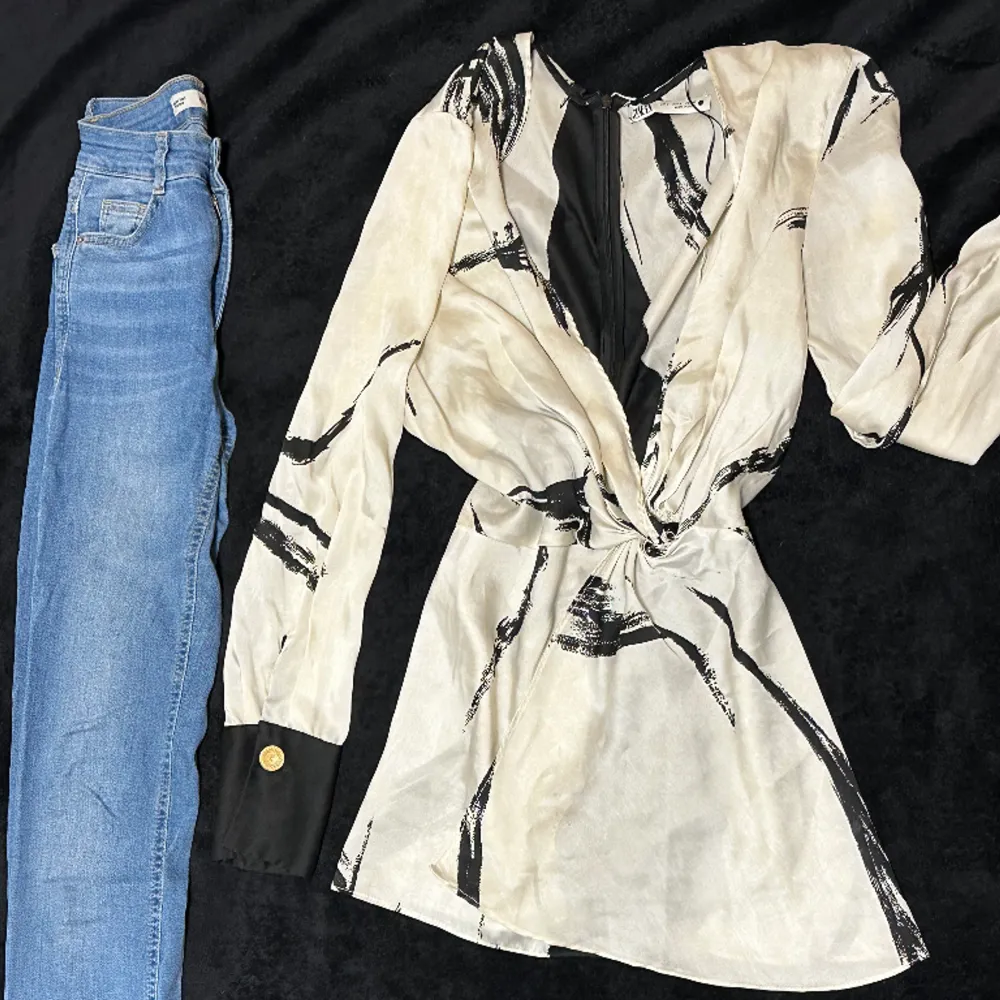 Jeansen är från Gina tricot. Skjortan är från Zara. Passar storlek XS-S. Kan även köpas separat . Skjortor.