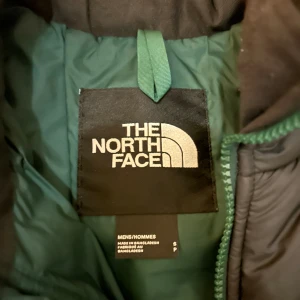 Grön North-Face jacka - Storlek S