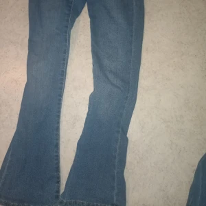 Low waist jeans❤️ - Säljer dessa jeans från lager 157<3 Strlk 140 men passade mig nör jag hade 152-158❤️ 