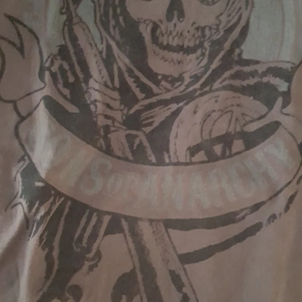 T-Shirt med Sons of Anarchy tryck.. T-shirts.