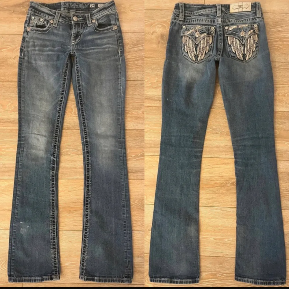Bootcut lowwaist miss me jeans. Midjemått: 35 innerben: 85. . Jeans & Byxor.