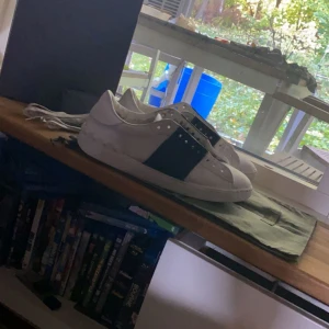 Valentino skor - Tja! Jag säljer mina äkta valentino skor eftersom de inte kommer till användning längre. De är köpta på nk allt og inklusive kvitto finns. Skriv vid eventuella funderingar!