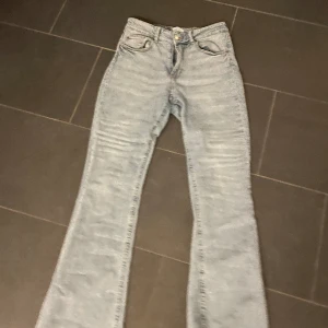 Bootcut jeans - Ljusblå Bootcut jeans Näst intill oanvända