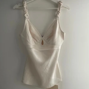 Ny topp från Adoore  - Ny med prislapp kvar. 