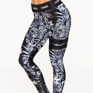 Stronger tights - Fina och sköna byxor, använda ett flertal gånger, ser helt nya ut. Säljer pga att använder inte längre!