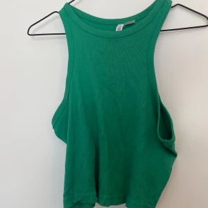 Topp - Grön topp från H&M i storlek M
